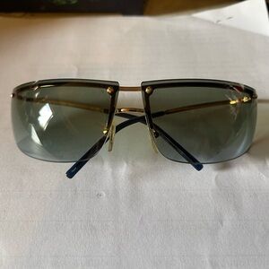 Gucci Women's Sunglasses - Gold and Black